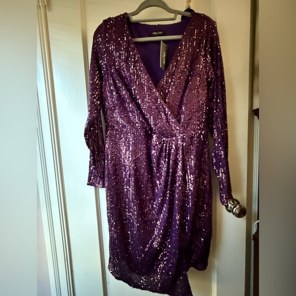 NWT City Chic Elegant Purple Sequin Wrap Dress Size 14 - Picture 3 of 4